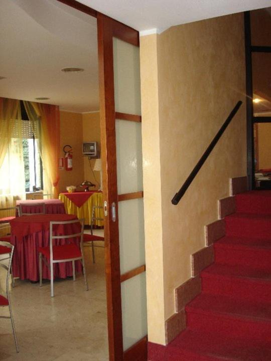 Albergo Sangrila Lanzo Torinese Buitenkant foto