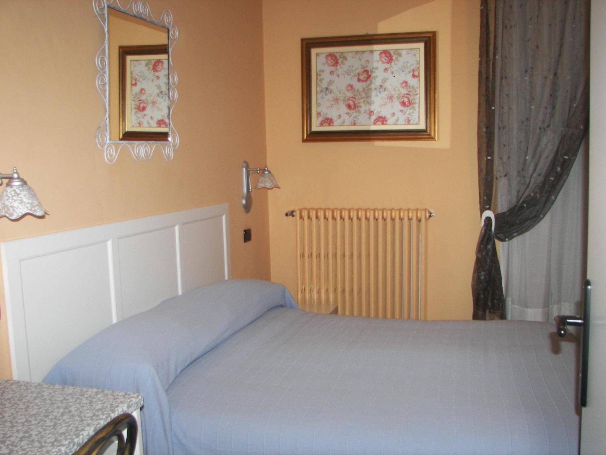 Albergo Sangrila Lanzo Torinese Buitenkant foto