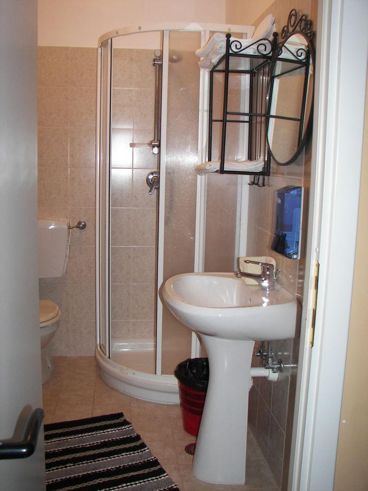 Albergo Sangrila Lanzo Torinese Buitenkant foto