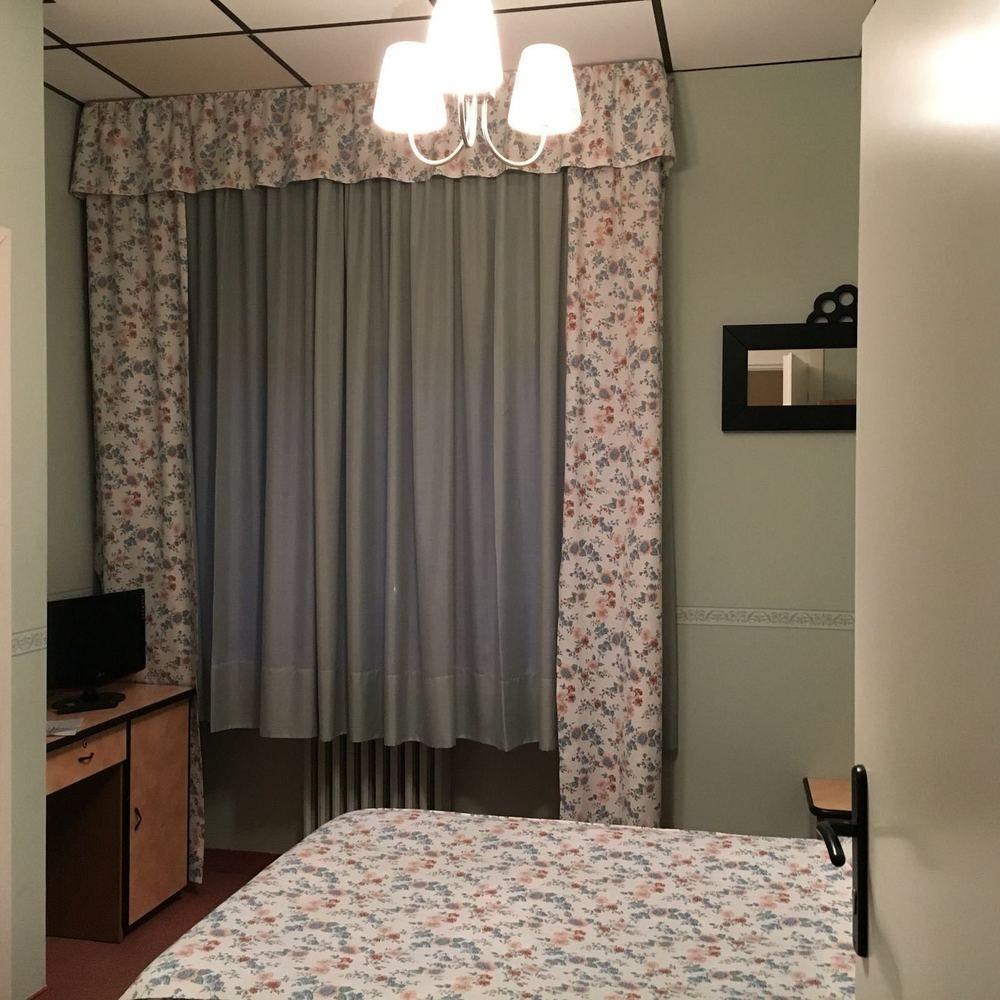 Albergo Sangrila Lanzo Torinese Buitenkant foto