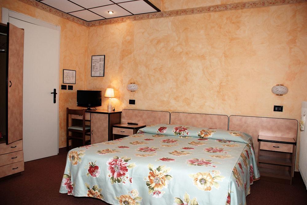 Albergo Sangrila Lanzo Torinese Buitenkant foto
