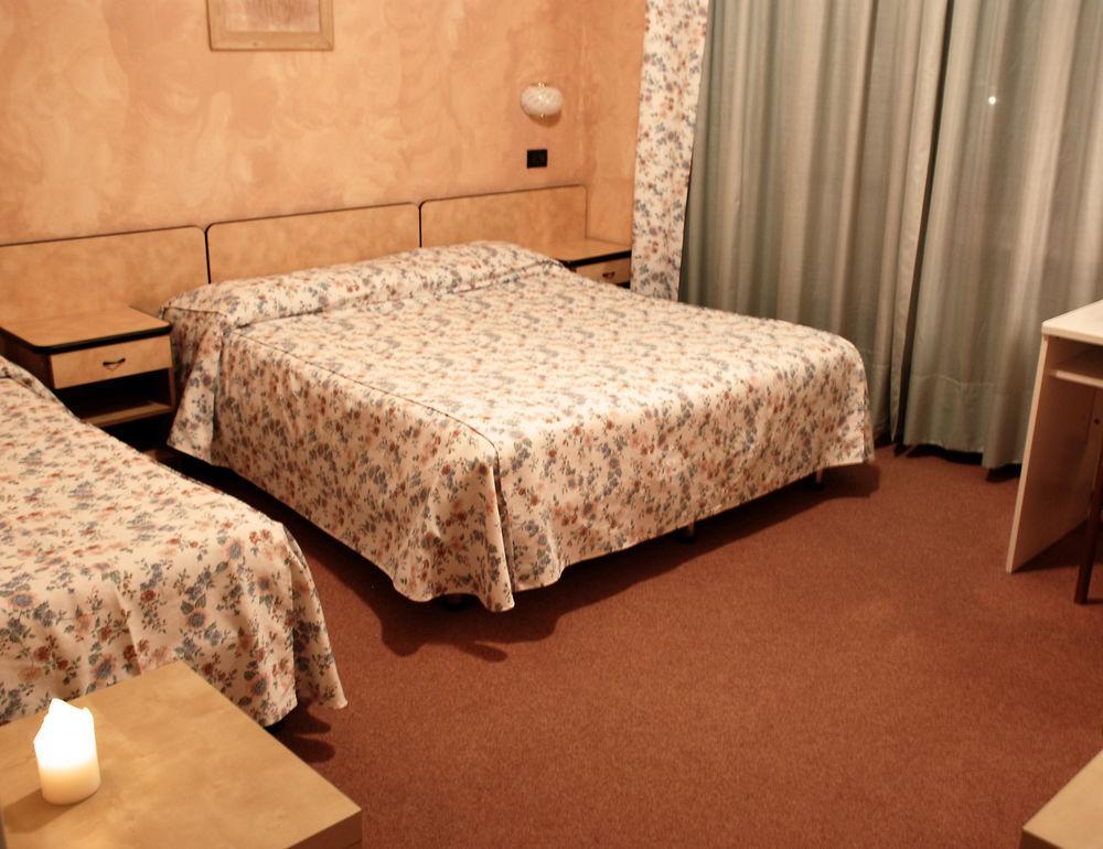 Albergo Sangrila Lanzo Torinese Buitenkant foto
