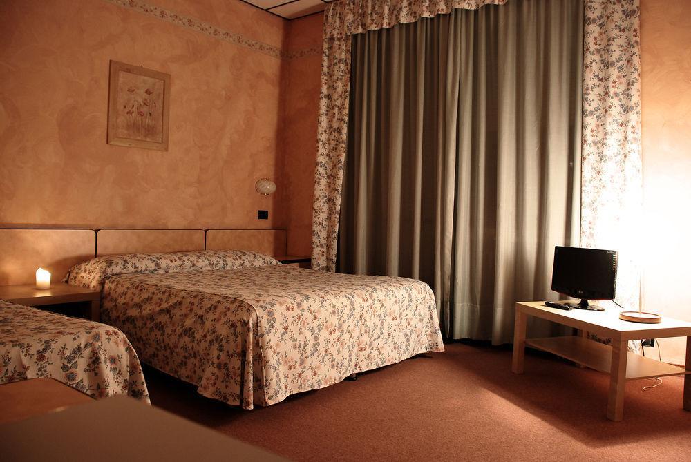 Albergo Sangrila Lanzo Torinese Buitenkant foto
