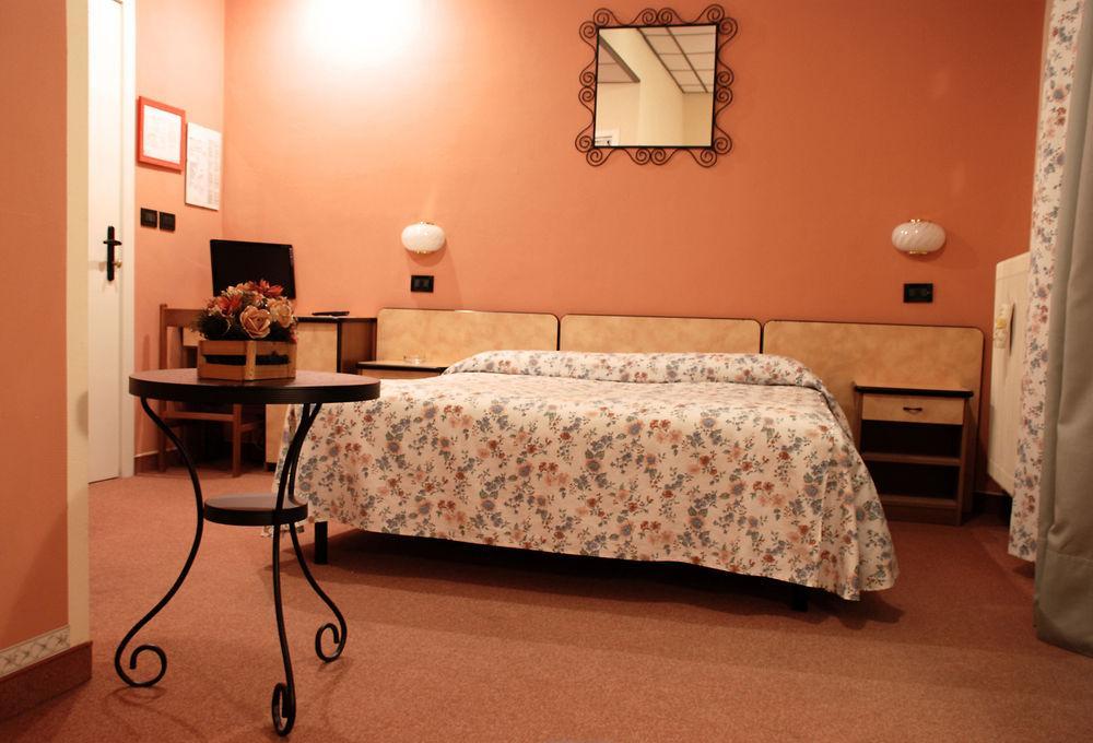 Albergo Sangrila Lanzo Torinese Buitenkant foto