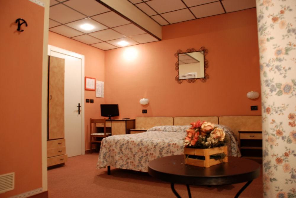 Albergo Sangrila Lanzo Torinese Buitenkant foto