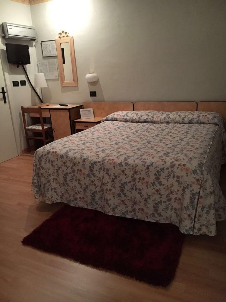 Albergo Sangrila Lanzo Torinese Buitenkant foto