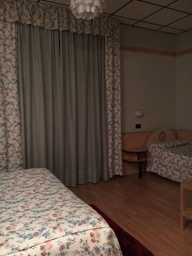 Albergo Sangrila Lanzo Torinese Buitenkant foto