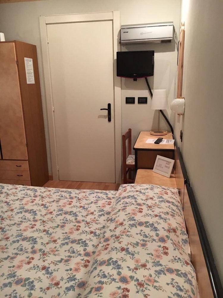 Albergo Sangrila Lanzo Torinese Buitenkant foto