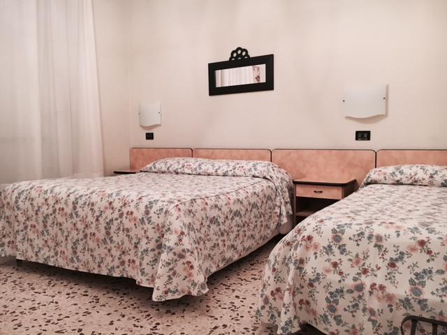 Albergo Sangrila Lanzo Torinese Buitenkant foto