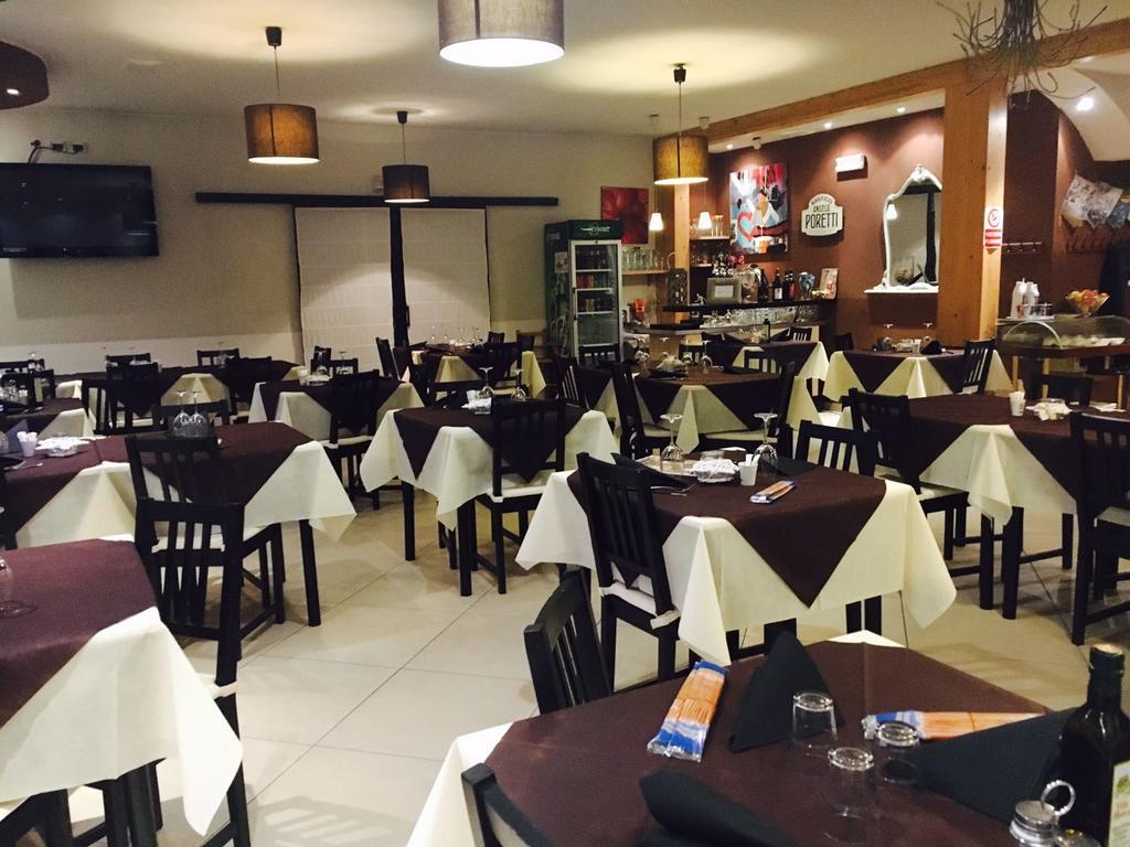 Albergo Sangrila Lanzo Torinese Buitenkant foto