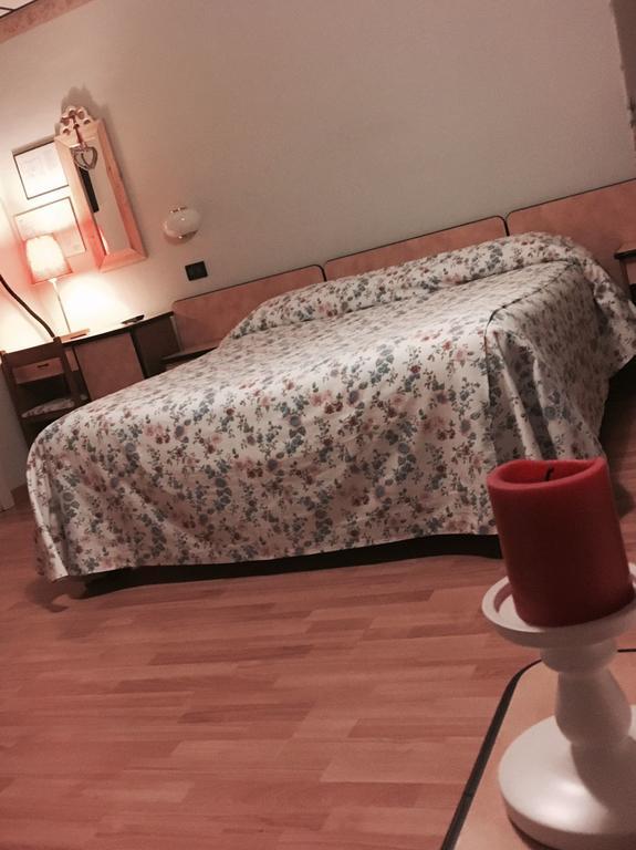 Albergo Sangrila Lanzo Torinese Buitenkant foto